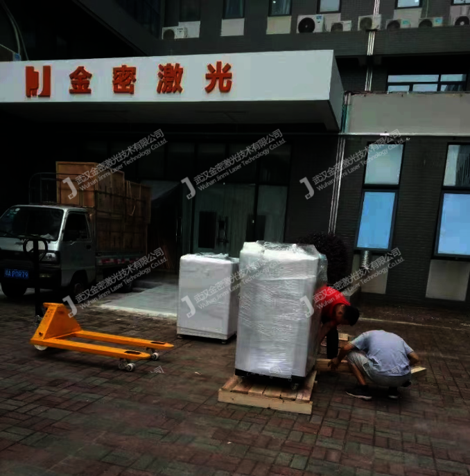 激光焊接機打包圖片