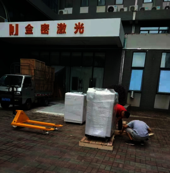 見證激光焊接機(jī)設(shè)備打包發(fā)貨現(xiàn)場(chǎng),客戶安心選購