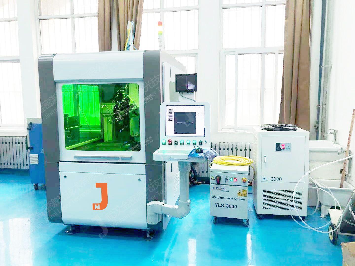 大學(xué)制造實驗室里的激光焊接機如何做到安全使用