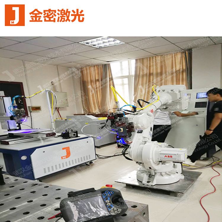 一套機(jī)器人激光焊接教學(xué)實(shí)訓(xùn)系統(tǒng)包含哪些設(shè)備