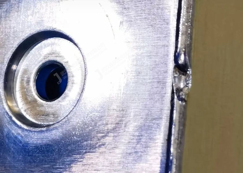 激光焊機銀色炸點